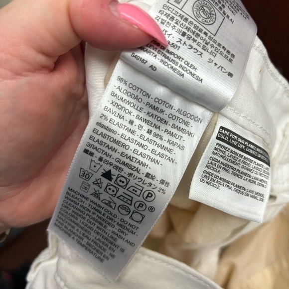 Levi’s White Pleated Balloon Leg Pants - Picture 13 of 13